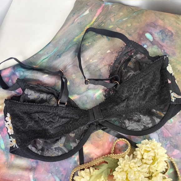 NWOT Victoria's Secret "Dream Angels Floral Embroidry" Black 38DD - Picture 7 of 12